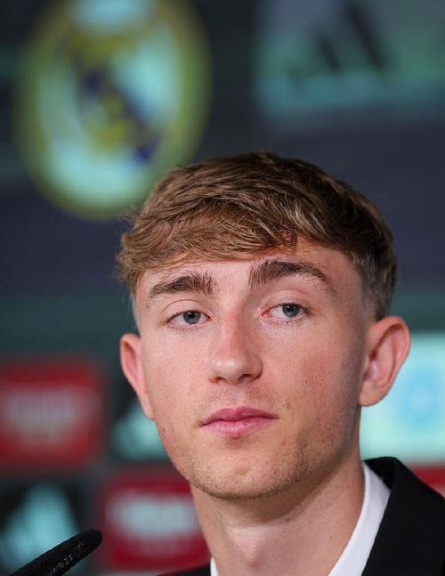 赫伊森晒抵达阿拉木图照片：为德比战失利向球迷道歉，会继续努力