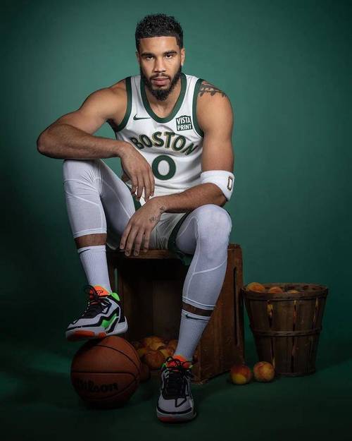 相较新秀赛季增重30磅！文班：在疯狂吃东西 但我不会变成胖子