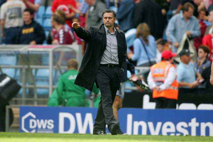 穆帅：很多俱乐部害怕而不挂前教练照片，切尔西做法说明他们伟大