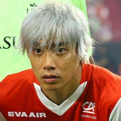 拼尽全力！日媒：替补贡献2助攻的伊东纯也，赛后去医院检查右脚