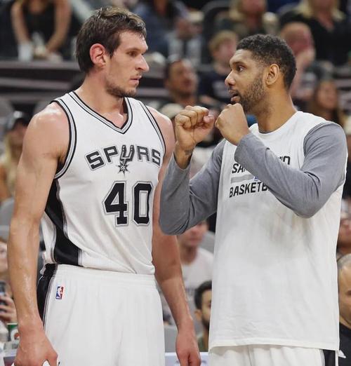 博班：我2米24得抬头仰望文班亚马 名记：他的身高已经接近2米31