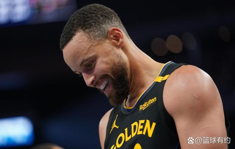 库里半场2记三分+多达9记罚球 砍下15分5板4助 正负值全队第一