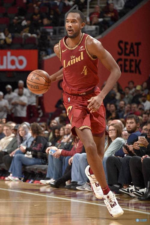 莫布里训练师：如果骑士上赛季改变比赛的重点 他们本能走得更远