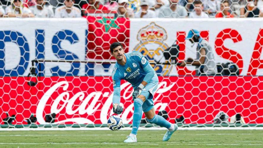 长得像哪位名人？库尔图瓦：德约科维奇⚽米利唐：利文斯顿