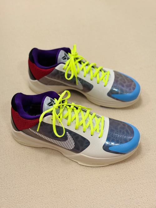 白蓝配色!杜克大学晒出最新专属非市售Kobe 5球鞋