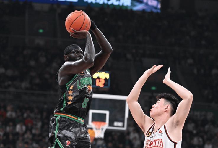 媒体人:弗格在有状态的情况下在CBA还是挺厉害的 得看伤养得咋样