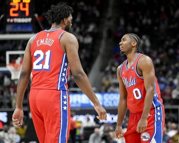 张佳玮：恩比德&乔治当下的合同与出勤率 真对不起马克西和VJ