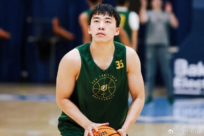 媒体人：王俊杰在旧金山大学队内的战术地位和自主攻击力明显提升