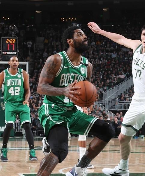 东子和老詹会发短信说什么？里夫斯：可能会说我太菜了 投丢14个