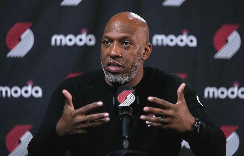 霍勒迪：刚到开拓者时比卢普斯帮了我大忙 听到他被捕我们都惊了