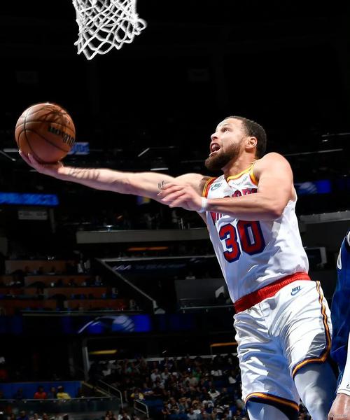 详细阅读:信手拈来!库里推反击被提前犯规 超远三分随手一扔钻入网窝 信手拈来!库里推反击被提前犯规 超远三分随手一扔钻入网窝