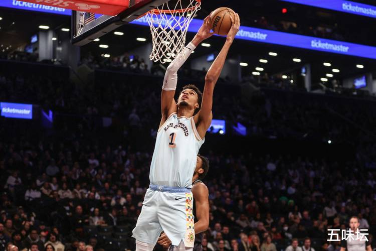 开赛季5胜0负创马刺队史纪录!文班亚马更新社交媒体:再赢77场