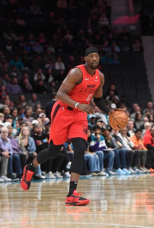 不怵文班!阿德巴约27中12砍全场最高31分&先发正负值唯一为正