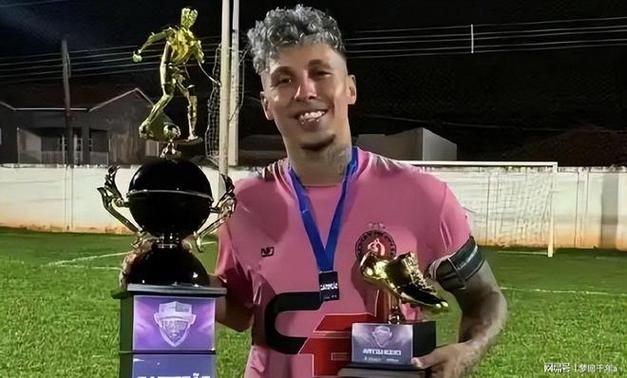 瓦科：很感谢克雷桑2次让点给我，但我都没罚进，有信心拿下金靴