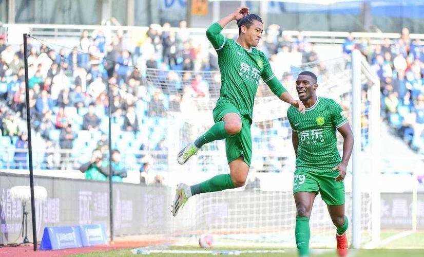 VAR介入判越位在先，张玉宁进球无效，亚泰仍0-2国安