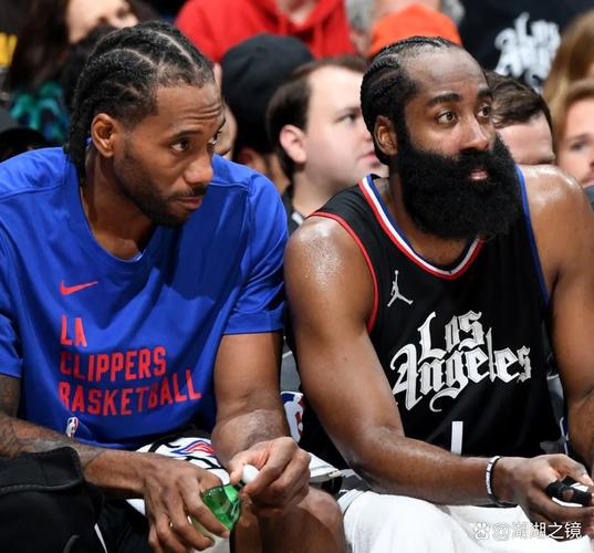 真不容易啊！鲍尔下半场回来借掩护命中三分 个人本场首个进球